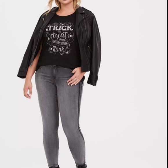 Torrid Trick or Treat Black Crew Neck Tee 2x drink - Picture 2 of 9